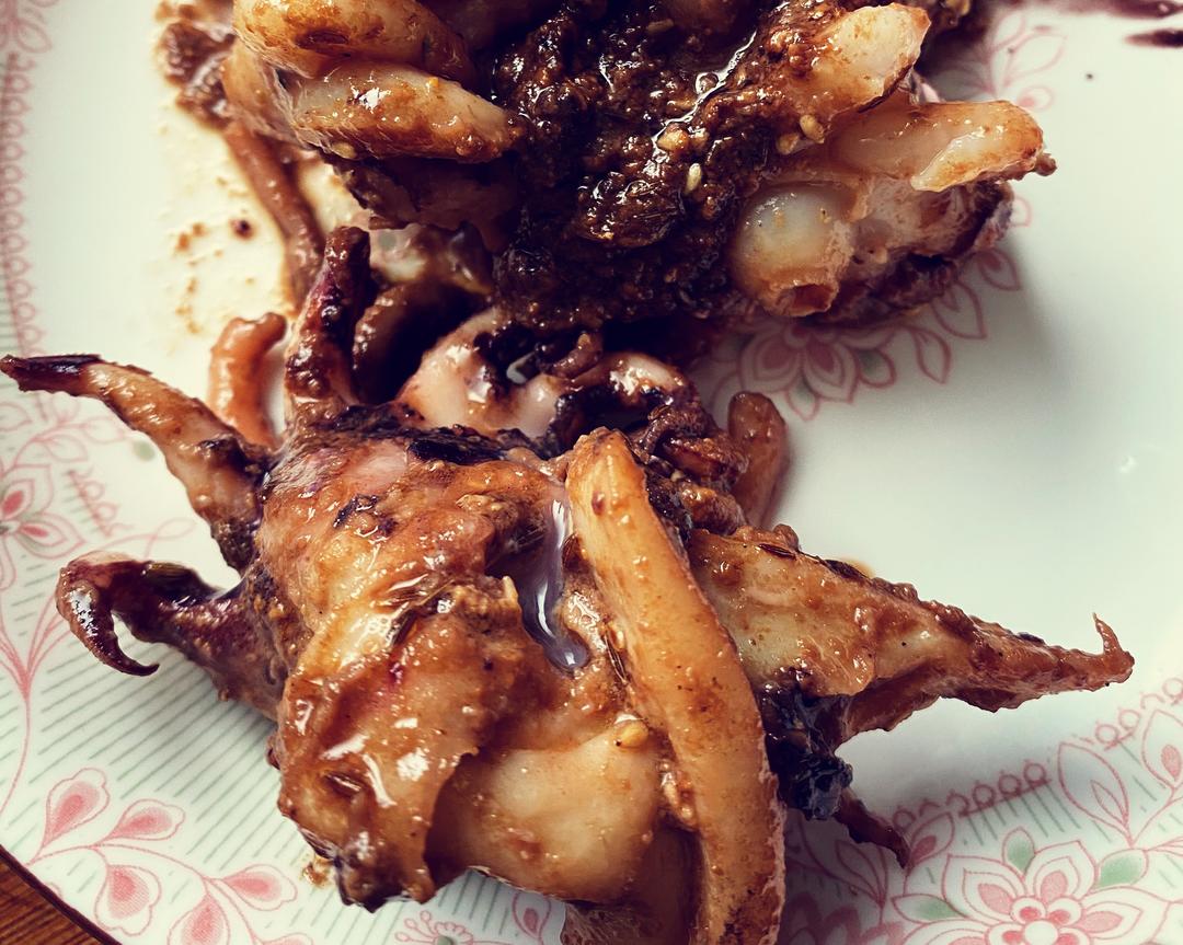 烧烤墨鱼爪的做法