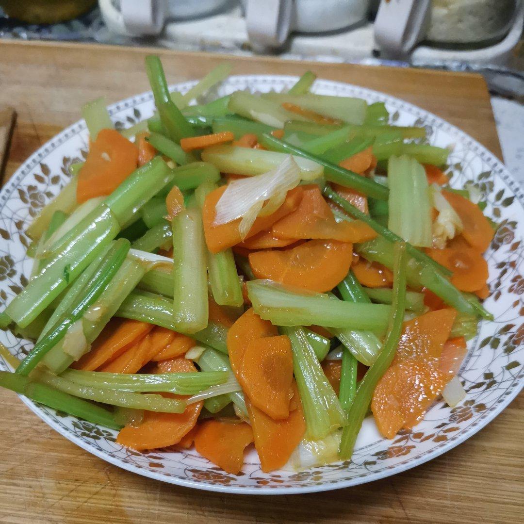 ✅第5道快手低脂菜🥕清脆爽口的芹菜炒胡萝卜✨