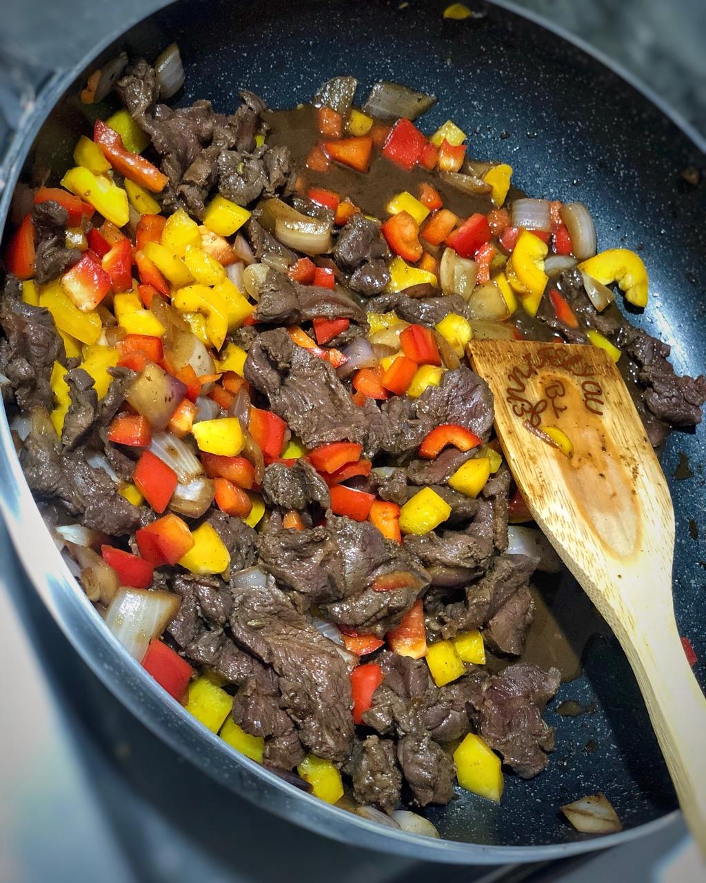 秘制铁板黑椒牛肉粒