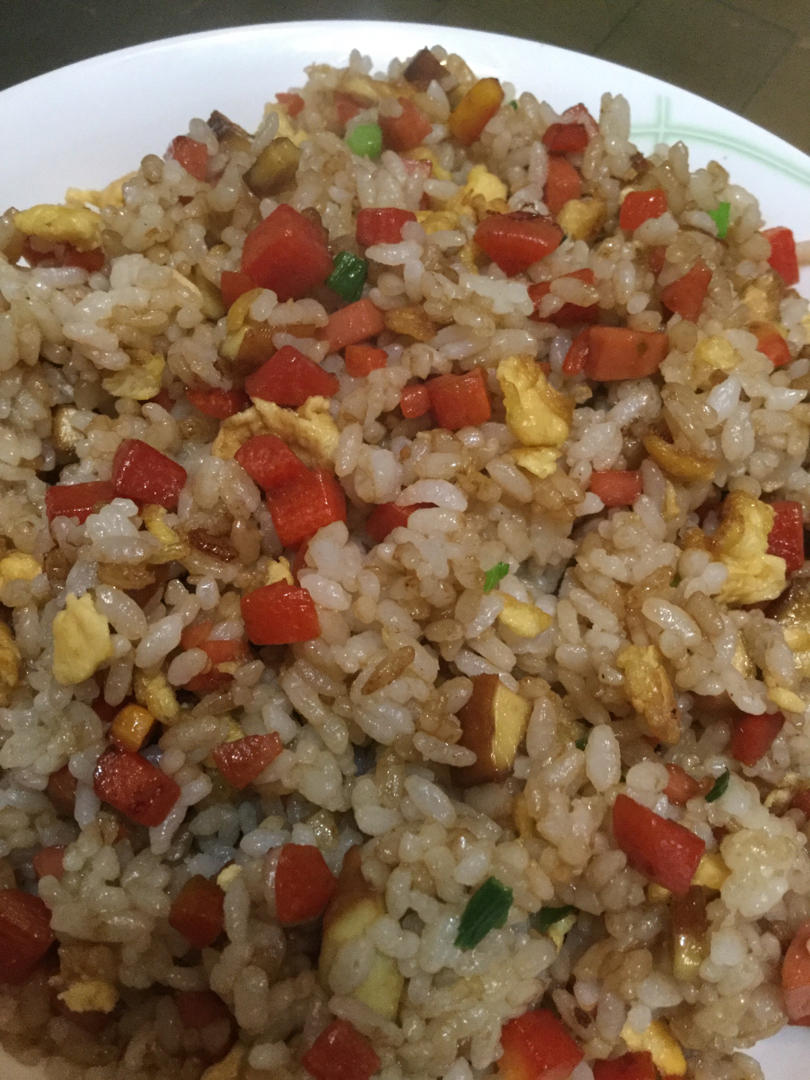 厨房新手也能get✔一碗超有料的时蔬鸡蛋炒饭