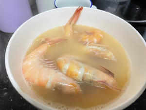 大白虾做法，汤都很美味的做法 步骤6