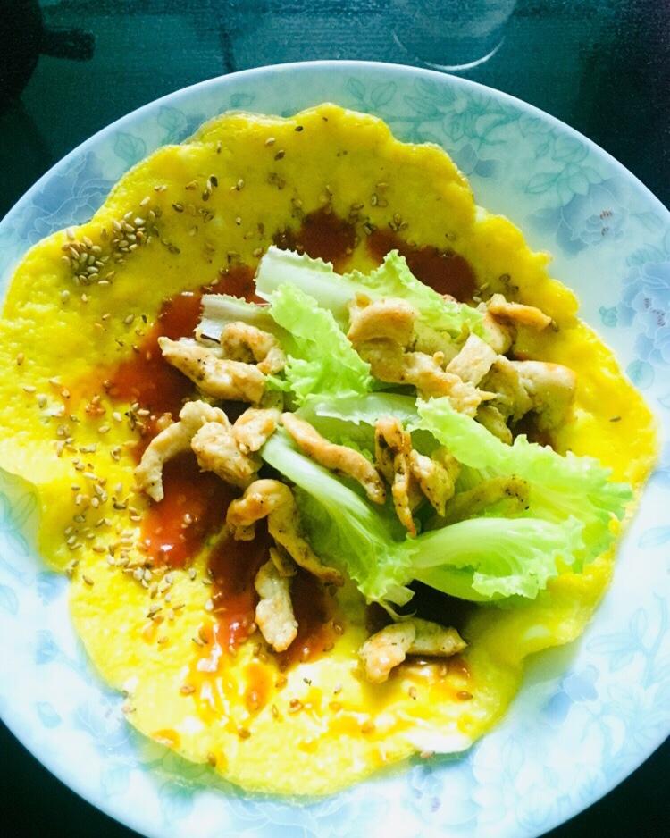 早餐打卡3/100（亮黄色的蛋皮卷烤鸡丝）