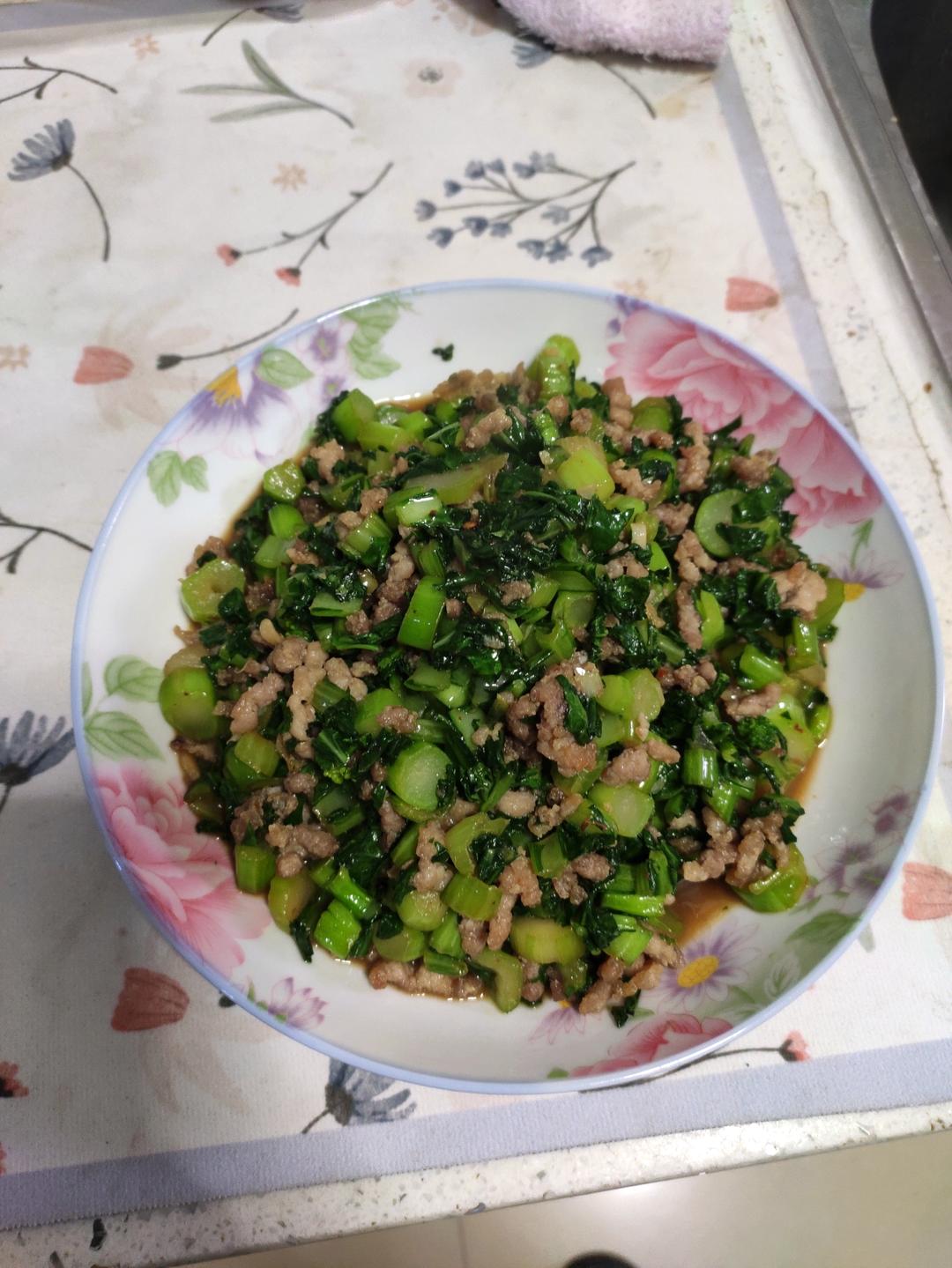 好吃的肉酱炒菜心