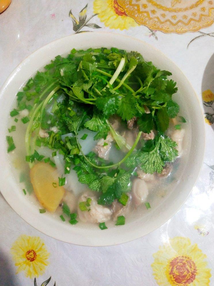 羊肉汤（汤鲜味美不膻气）