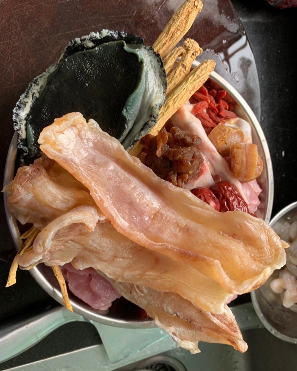 花胶鲍鱼炖鸡汤