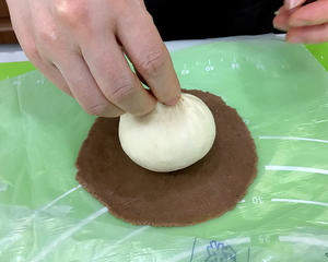 舌尖上的面包：巧克力摩卡爆浆面包的做法 步骤19