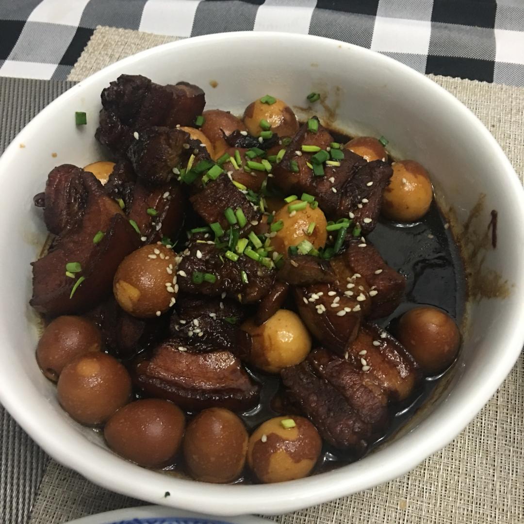 加了鹌鹑蛋后，这盘红烧肉，美味的逆天啦——鹌鹑蛋烧肉（孔瑶食谱）