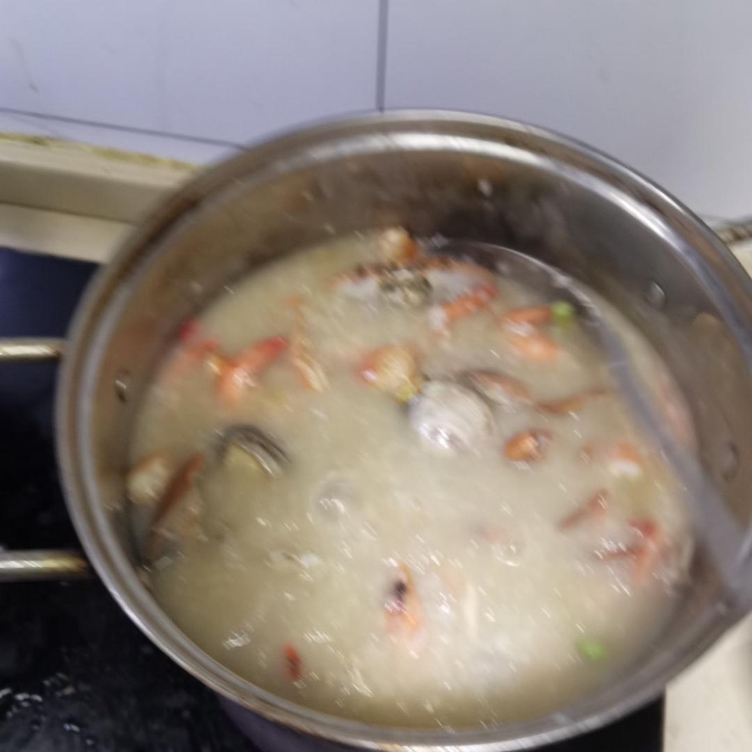 鲜虾鲍鱼海鲜砂锅粥