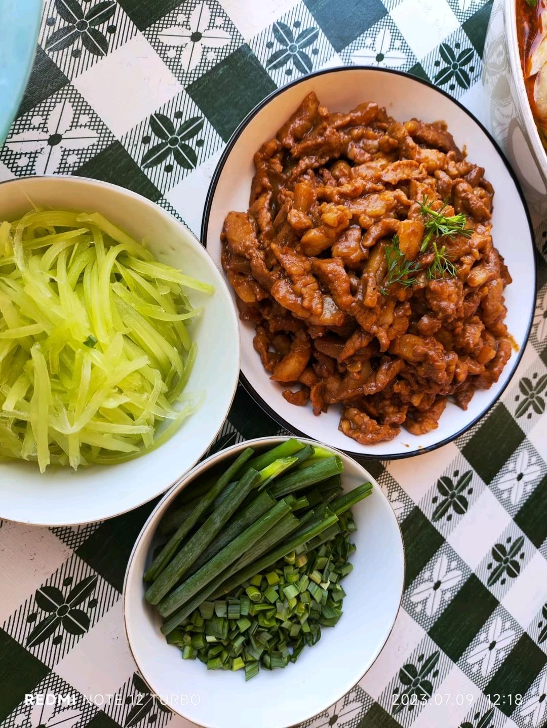学做京酱肉丝，带饼的