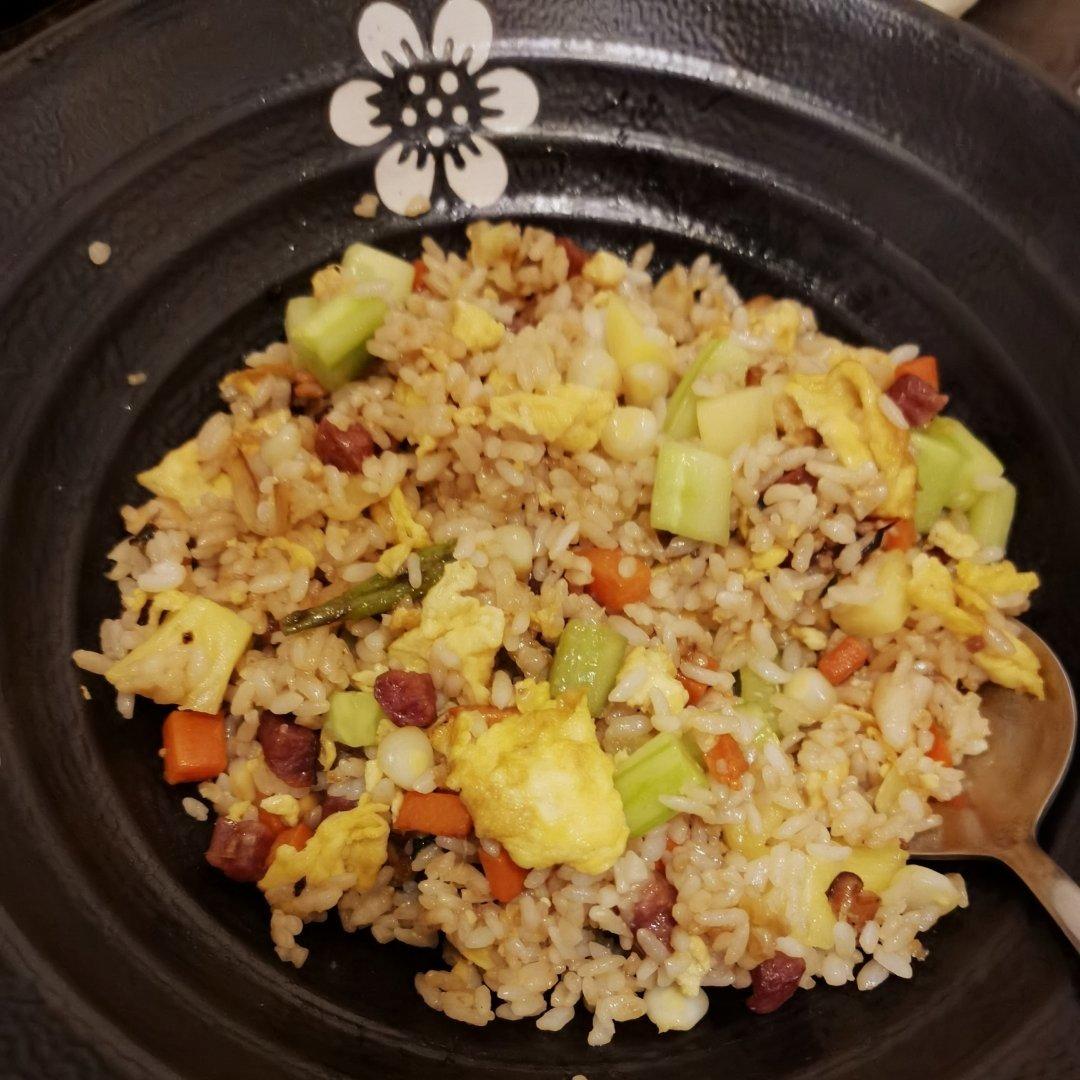 虾仁菠萝炒饭