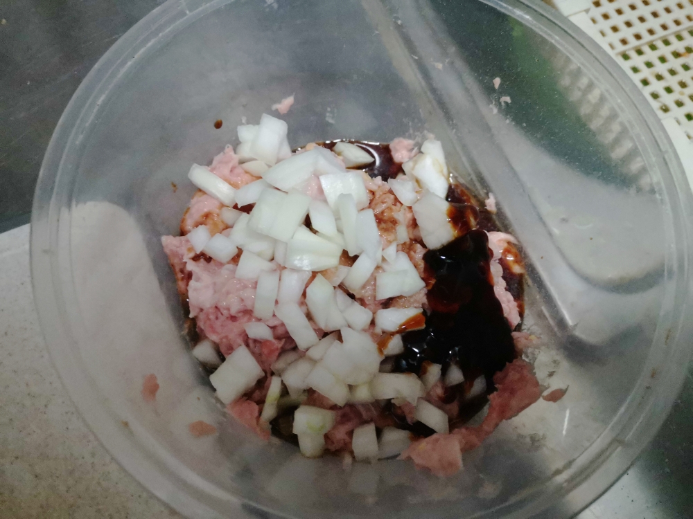 电饭盒版翡翠白玉卷就是蒸酿肉白菜卷的做法 步骤2