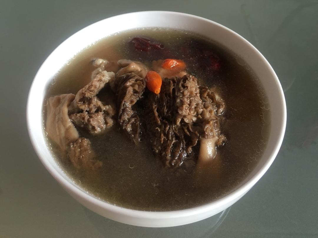 羊肚菌炖排骨汤