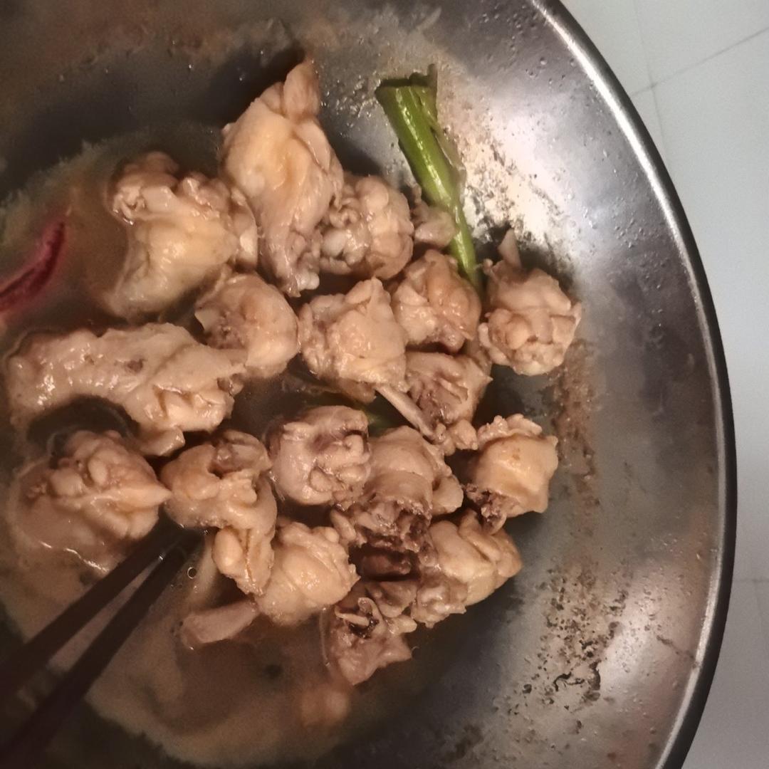 鸡腿炖土豆 上桌秒空盘 汤都喝干了！