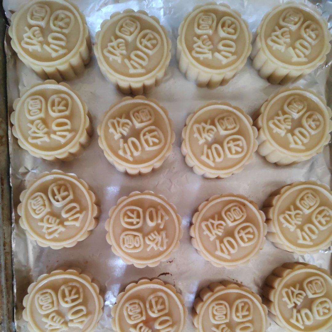 广式月饼—蛋黄芝麻月饼