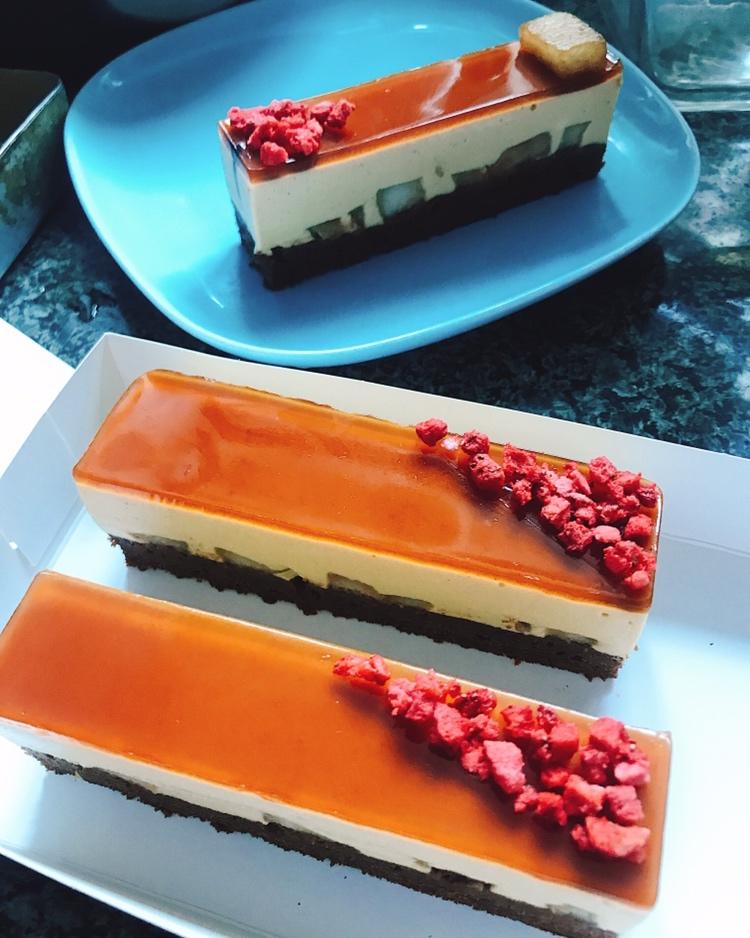 视频【伯爵茶梨慕斯】当伯爵茶遇上小香梨和黑白巧克力，中西合璧，满满都是高级感~