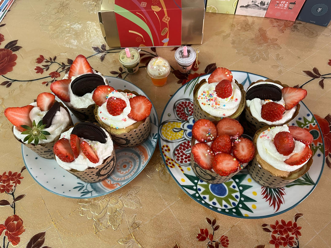 送你一朵小红花杯子蛋糕