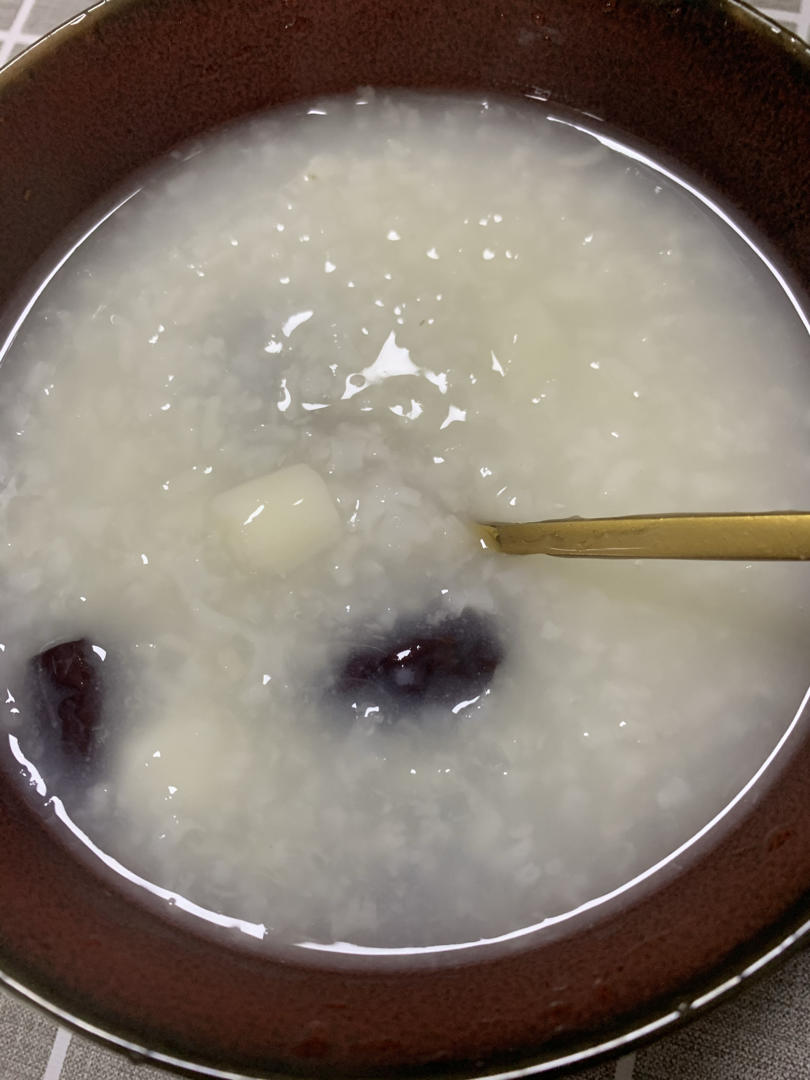 美食编辑梦森做的山药红枣粥