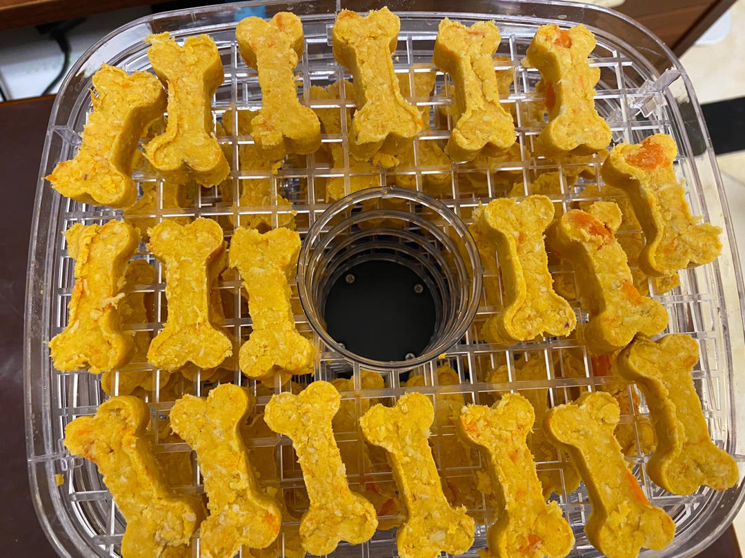 宠物狗零食胡萝卜鸡胸肉饼干（南瓜紫薯同做法）