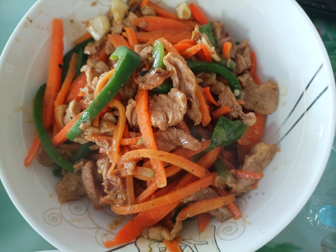 超级下饭胡萝卜丝炒肉