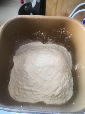 面包机手套膜（后油后盐后酵母）的做法 步骤1