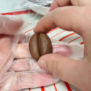 碱个咖啡豆｜以假乱真的咖啡豆碱水面包🫘🥨的做法 步骤6