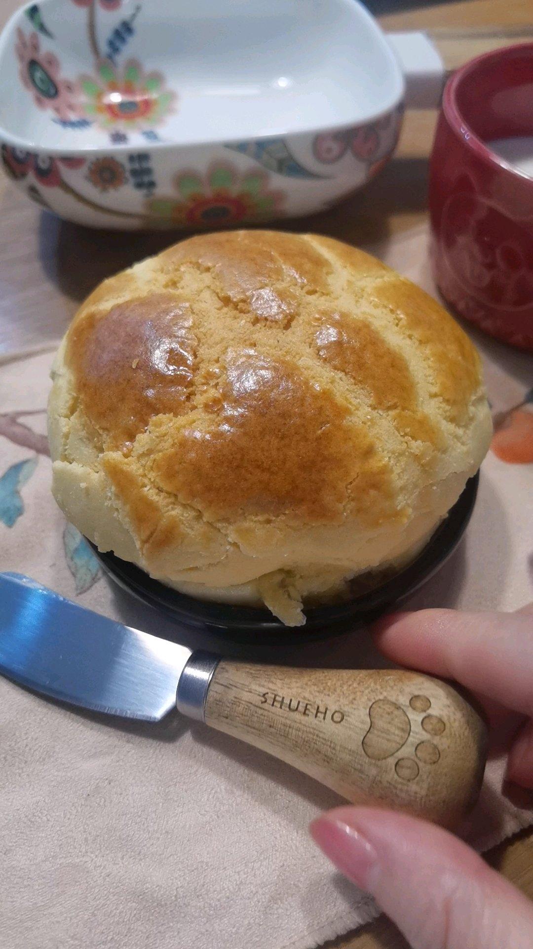 做100款面包の12：在家开茶餐厅!港式菠萝包 –不划格子自然裂开的香酥脆皮！菠萝油/酥皮包