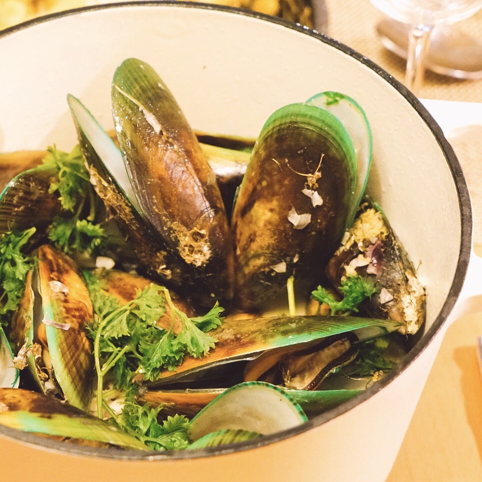 Steamed mussels with wine and cream 法式奶油青口贝