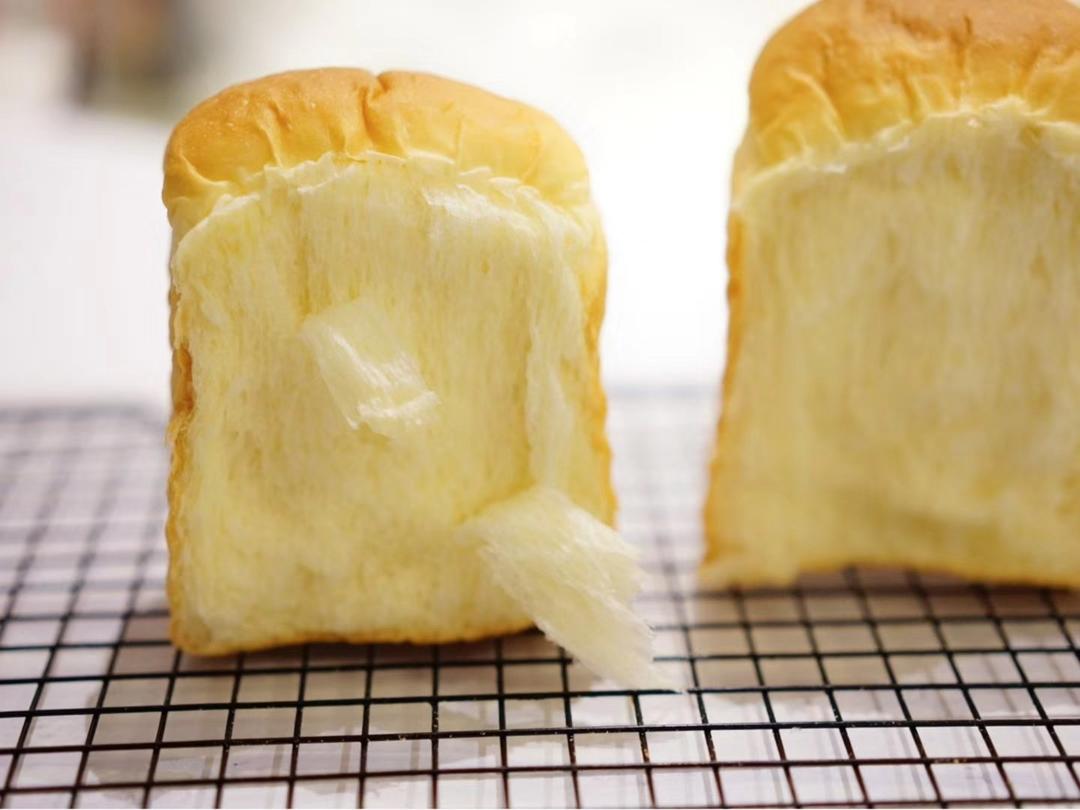 绵密柔软的牧场鲜奶吐司