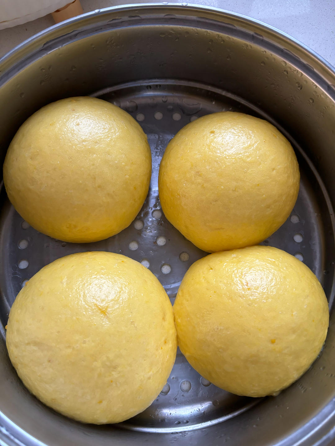 新手也可以--详解如何做出人见人爱、金黄的南瓜馒头