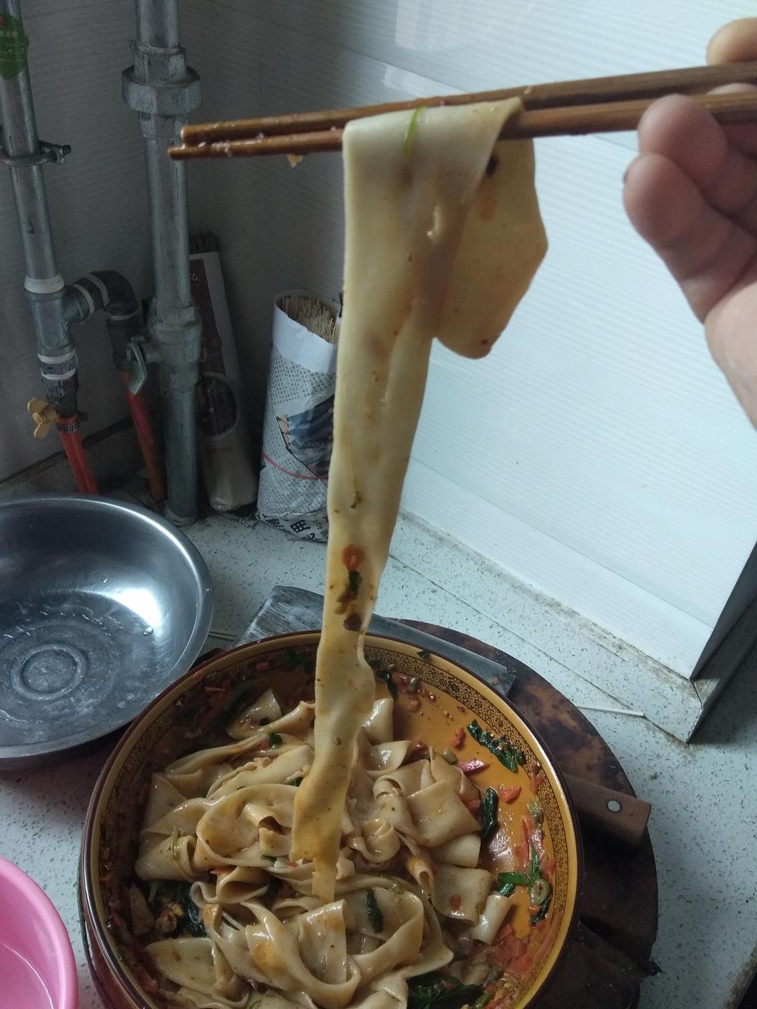 大碗宽面（油泼扯面）