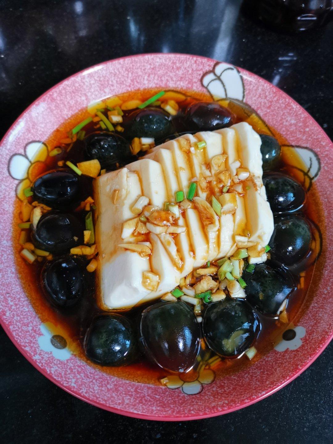皮蛋拌豆腐