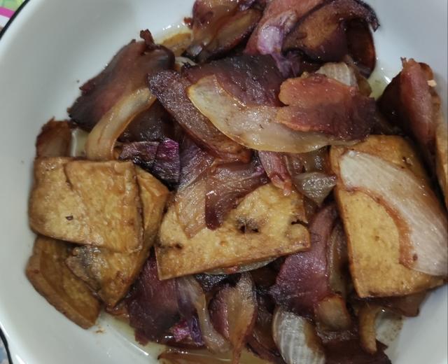 超香豆腐煎腊肉的做法