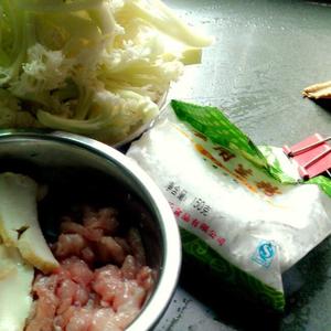 简易版瘦肉炒花菜的做法 步骤2