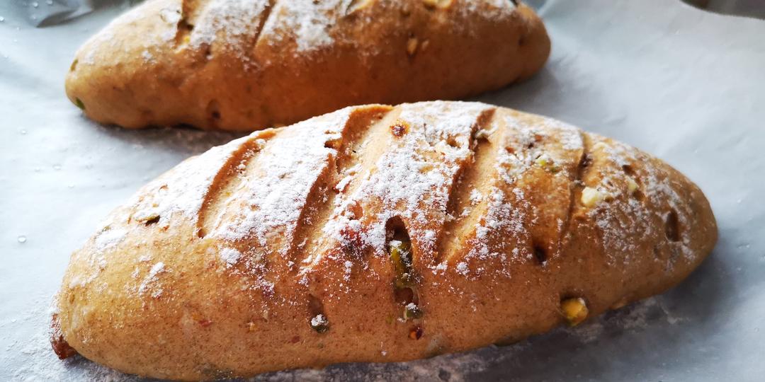 减脂全麦坚果面包