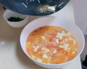 营养丰富，低脂美味的番茄金针菇豆腐煲的做法 步骤8