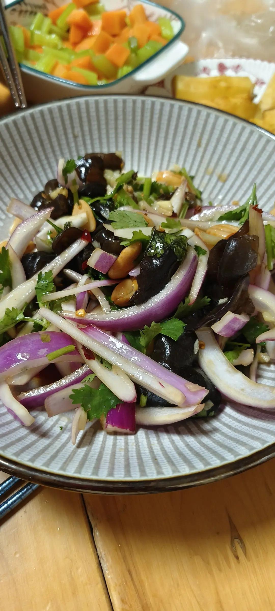 香菜拌木耳