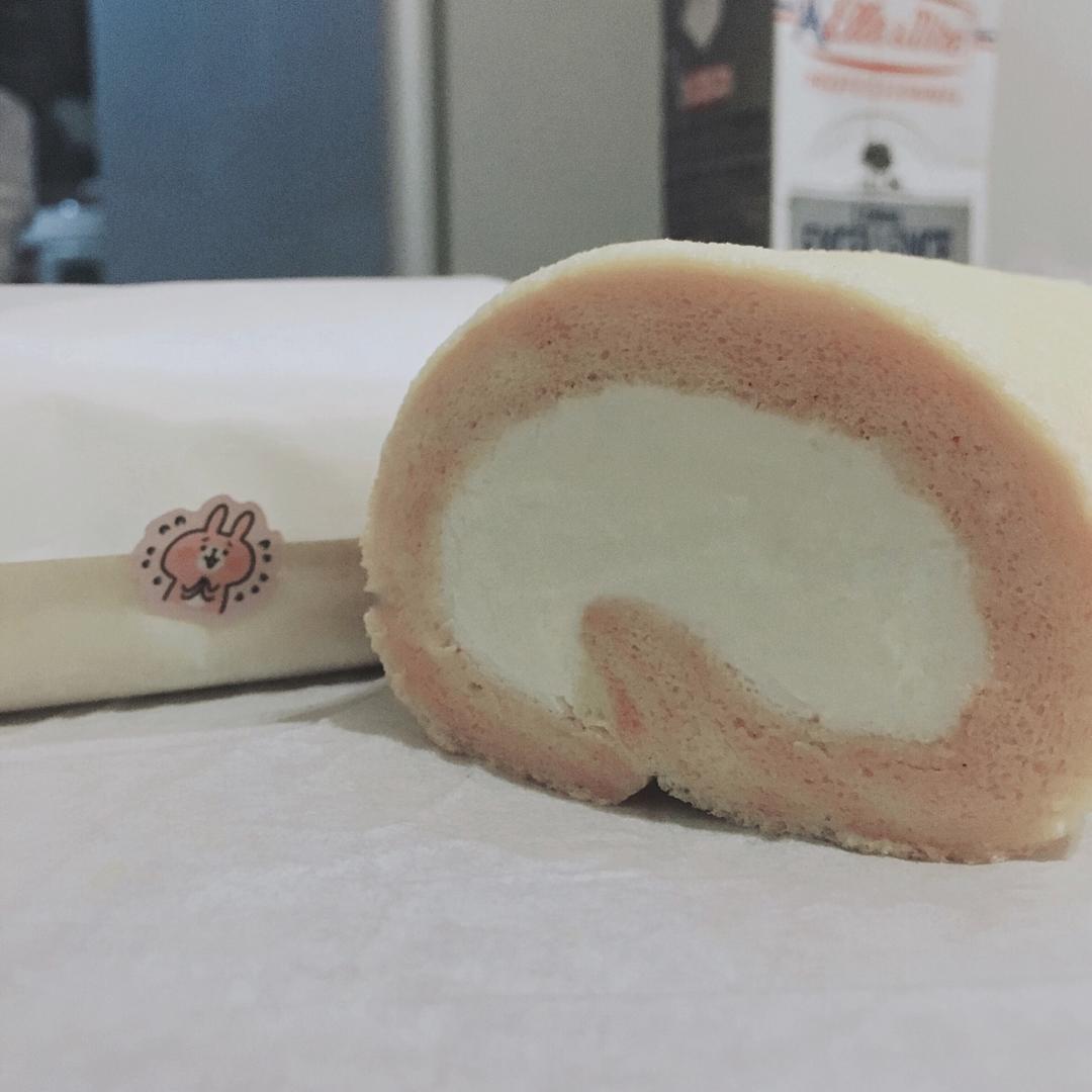 草莓奶冻卷