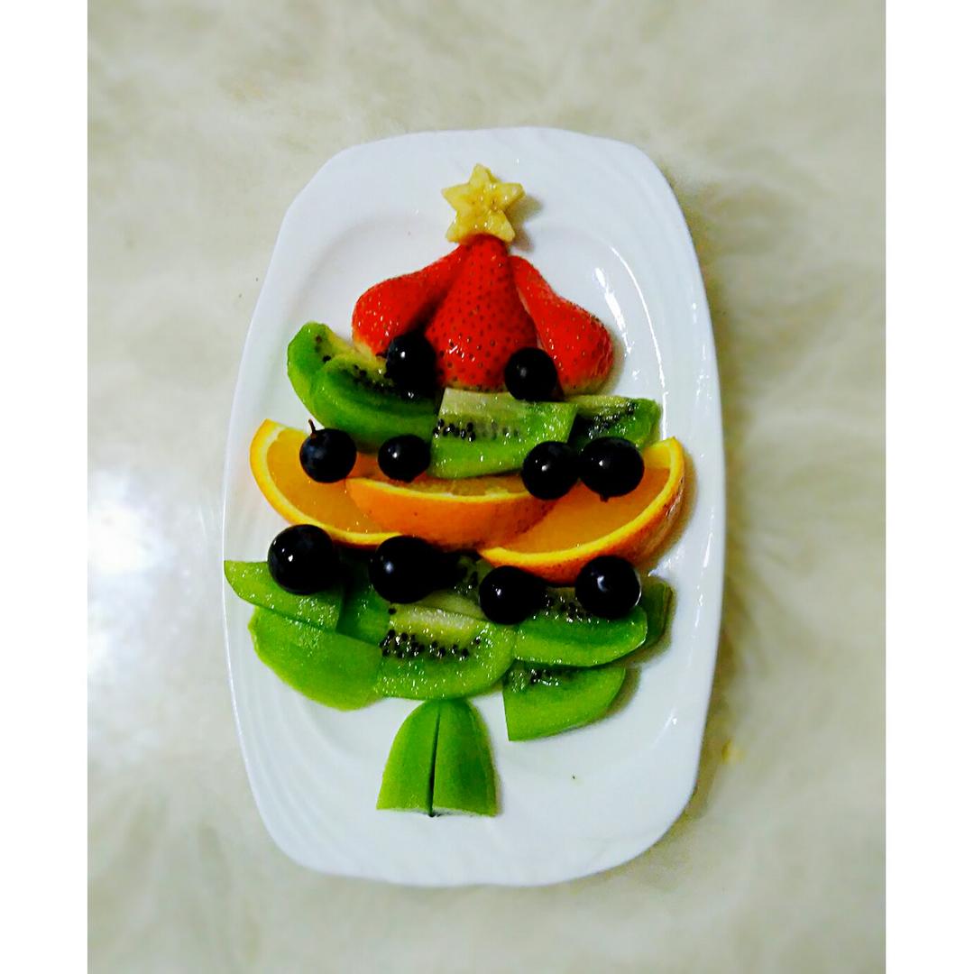 水果拼盘圣诞树