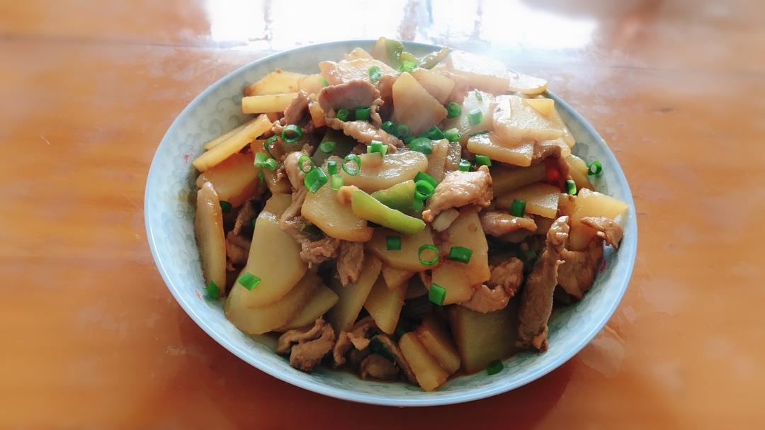 土豆烧肉片