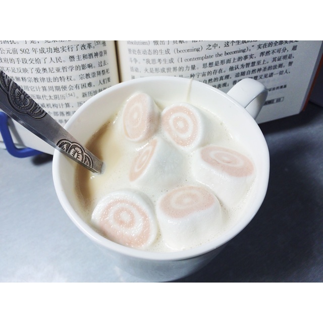 宿舍冬日热饮——棉花糖奶茶的做法
