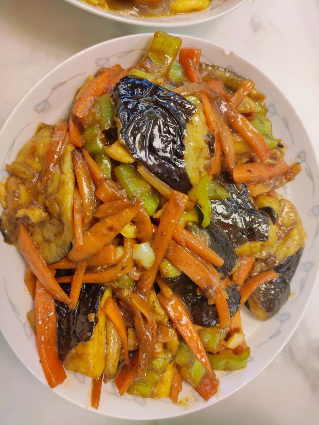 红烧茄子（佐西红柿尖椒）