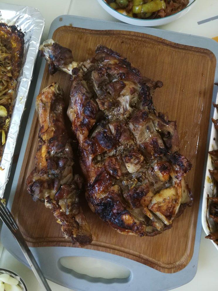 魏孜橦做的生烤羊腿家庭烤箱版