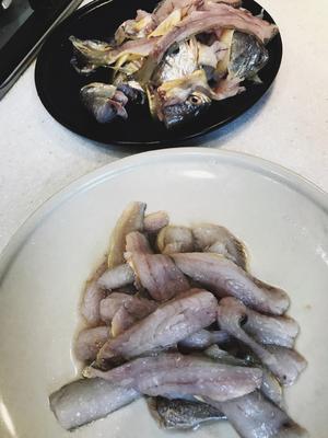小黄鱼两吃-荠菜黄鱼羹&雪菜黄鱼面的做法 步骤3