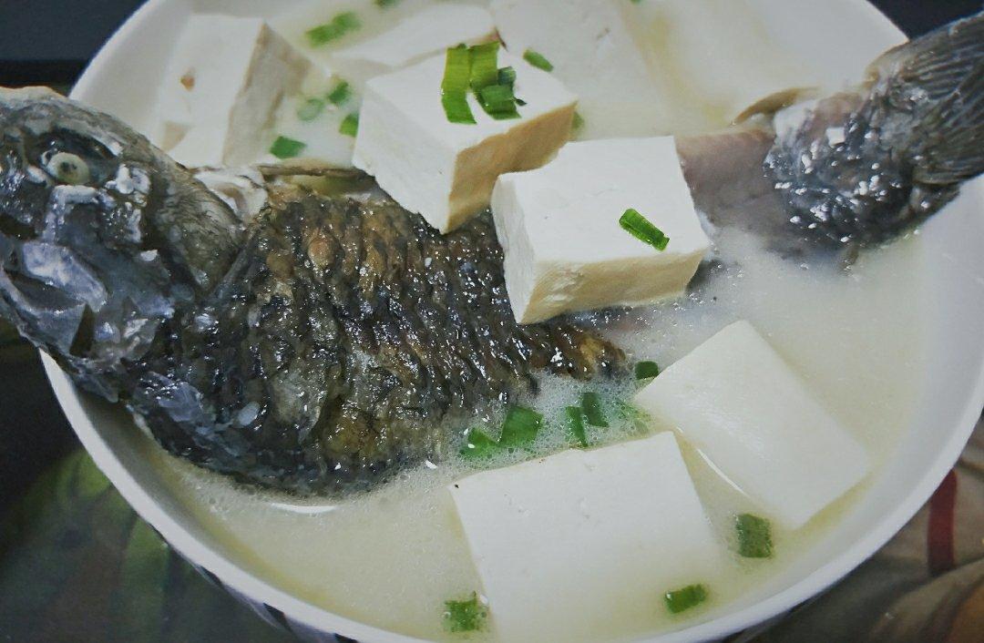 鲫鱼豆腐汤