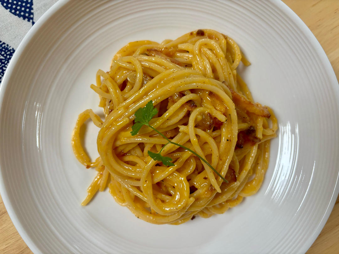 【视频】正宗的carbonara才不放奶油呐 | 蛋黄酱腌猪脸肉意面