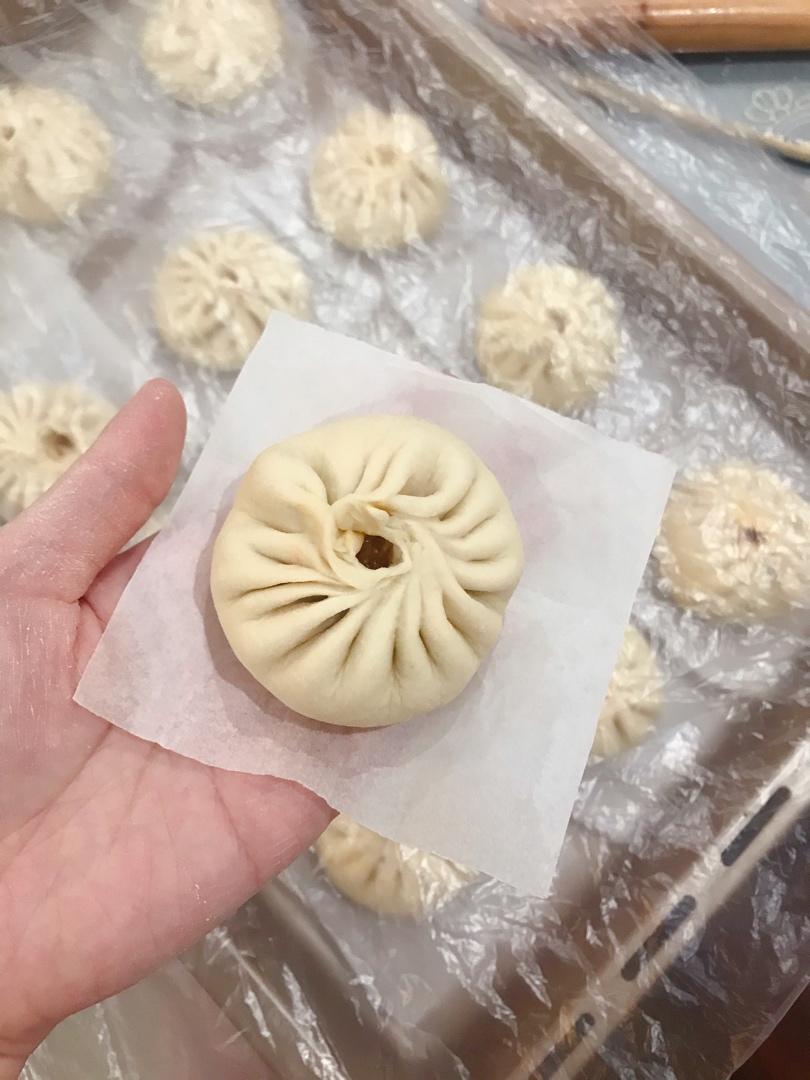 松软多汁的肉包子