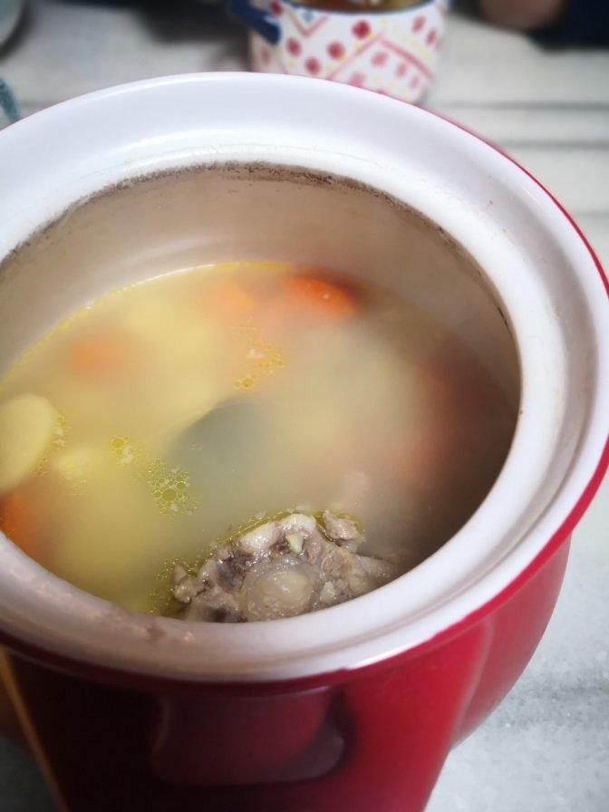 滋补养身的胡萝卜土豆牛尾汤