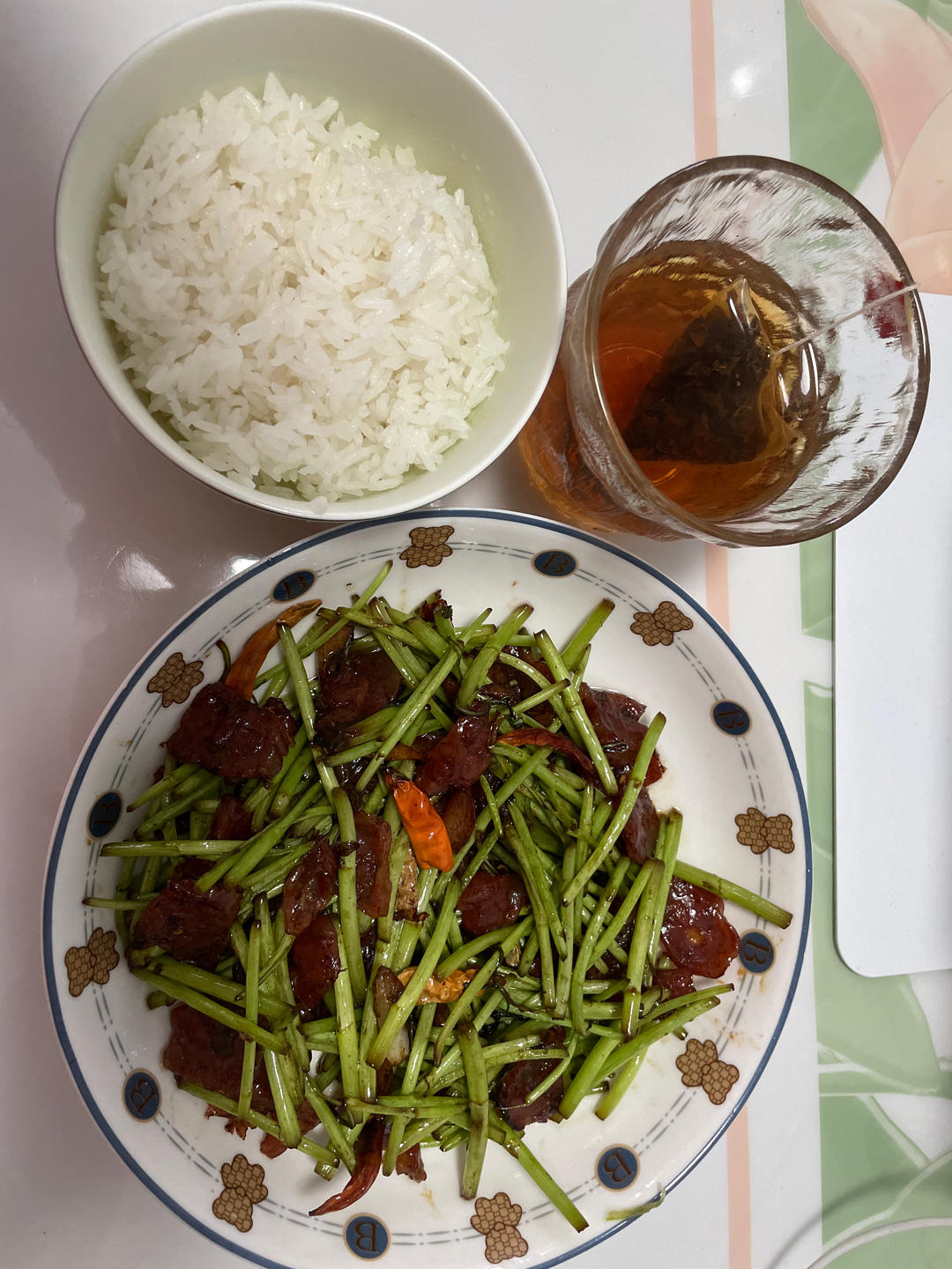 泥蒿炒腊肉