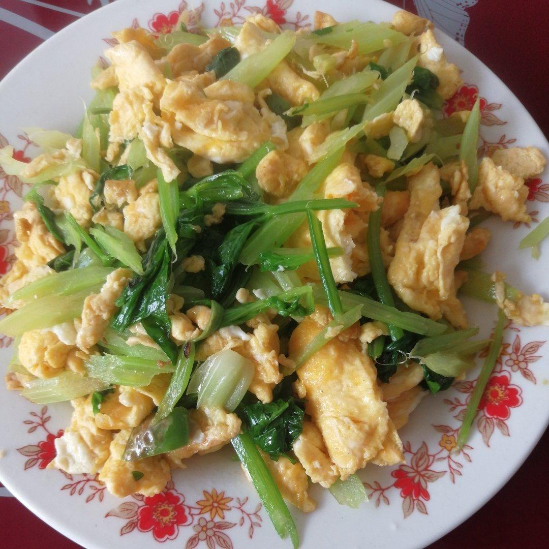 芹菜炒鸡蛋
