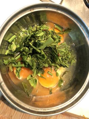 春季时鲜菜：香椿炒蛋的做法 步骤4